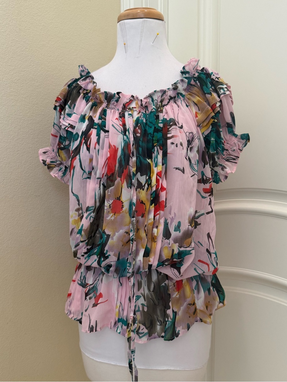 THX colorful woven top , with pleated sleeve details